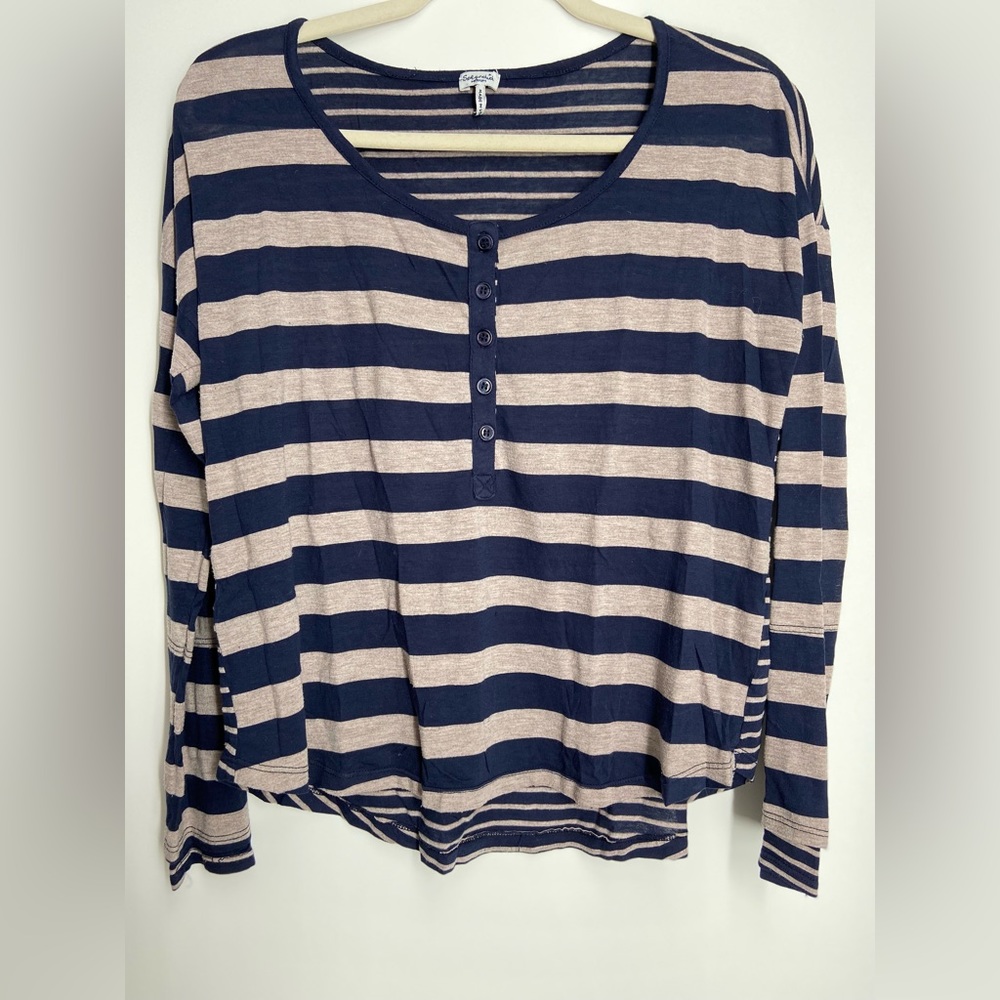 Splendid Stripped Tee, round neck, buttons, size M